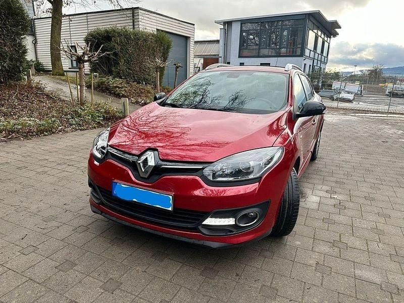 Gebraucht Renault Mégane III LIMITED 132 PS (97 kW) 2015 Rot Limousine