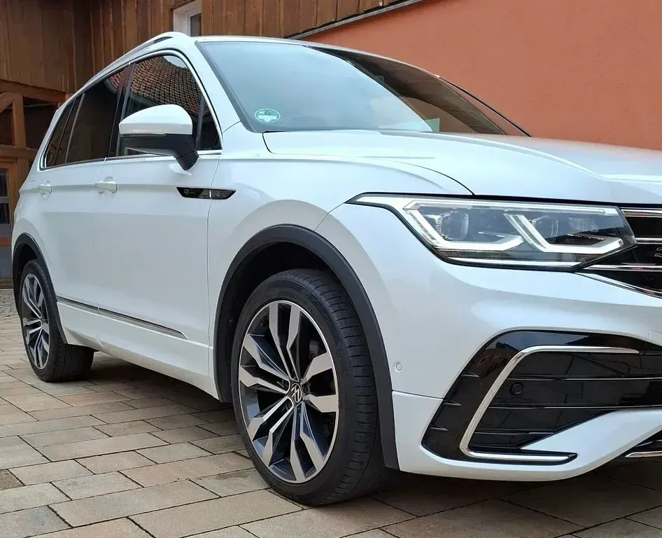 Gebraucht VW Tiguan R-line 150 PS (110 kW) 2022 Weiß SUV