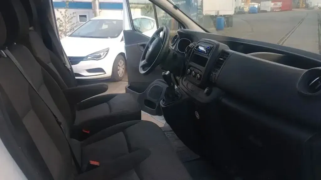 Gebraucht Renault Trafic Komfort 145 PS (106 kW) 2021 Weiß Van / Kleinbus