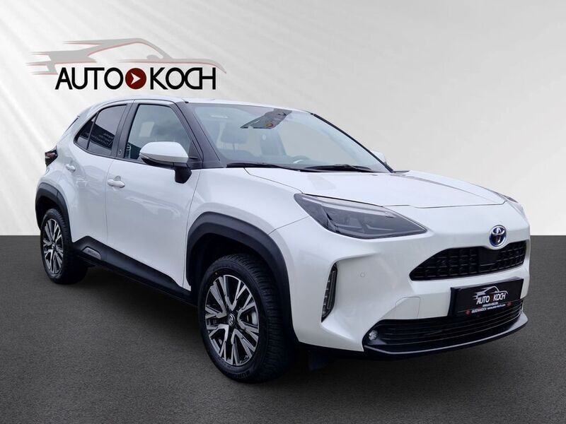Weiß Gebraucht 2022 Toyota Yaris Cross Team SUV | 23.990 € (Guter Preis) - Bild 1/4