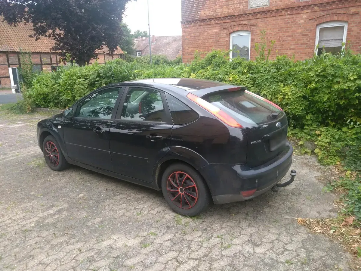 Gebraucht Ford Focus 100 PS (73 kW) 2007 Schwarz Limousine