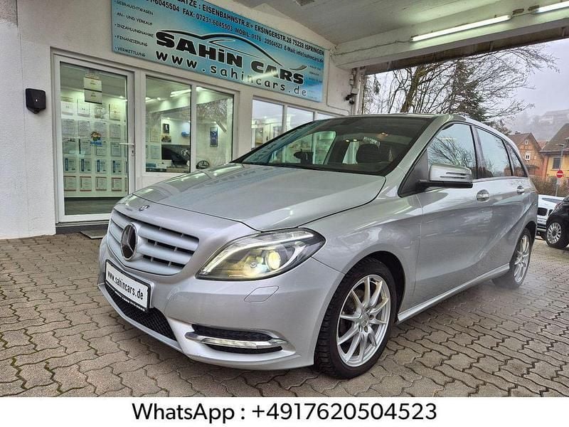 Silber Gebraucht 2014 Mercedes 180 Limousine | 11.950 € (Superpreis) - Bild 1/4