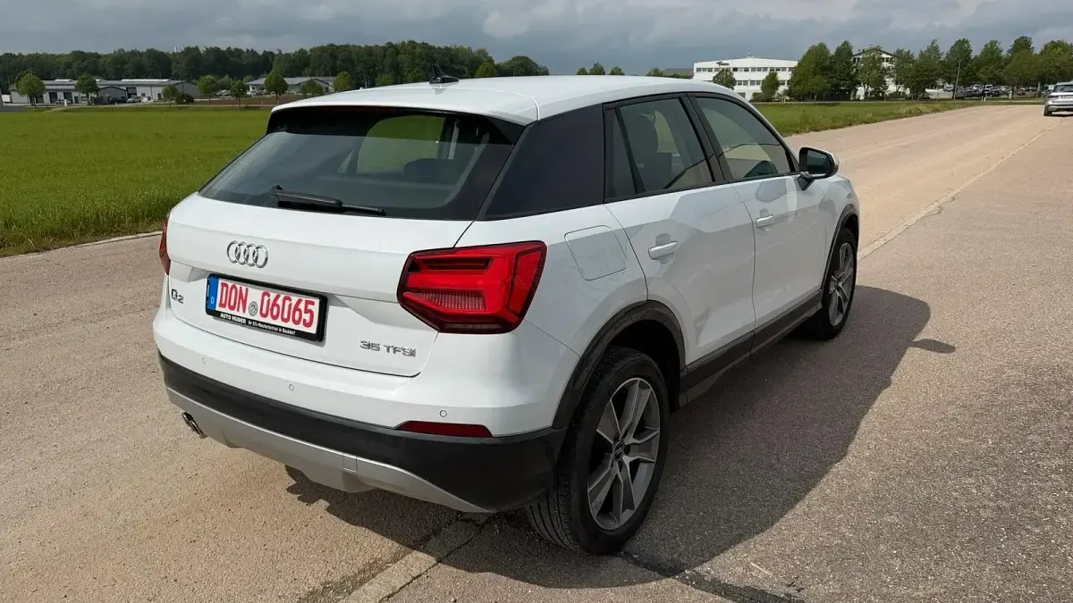 Gebraucht Audi Q2 Design 150 PS (110 kW) 2020 Gletscherweiß metallic SUV