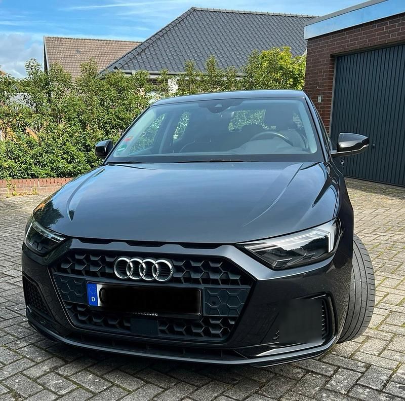 Grau Gebraucht 2020 Audi A1 Sport Kleinwagen | 19.400 € (Guter Preis) - Bild 1/4