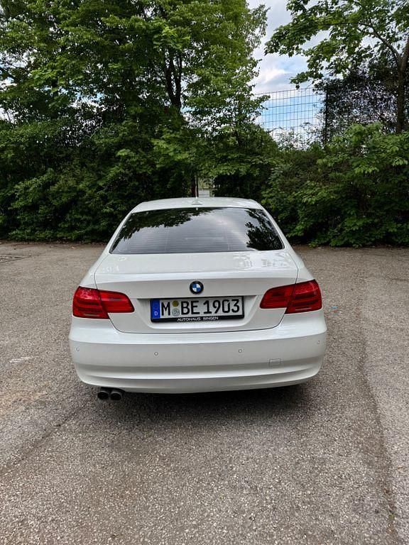 Gebraucht BMW 325 218 PS (160 kW) 2012 Weiß Coupé