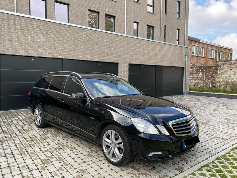 Schwarz Gebraucht 2012 Mercedes E220 Avantgarde Kombi | 10.720 € (Superpreis) - Bild 1/4