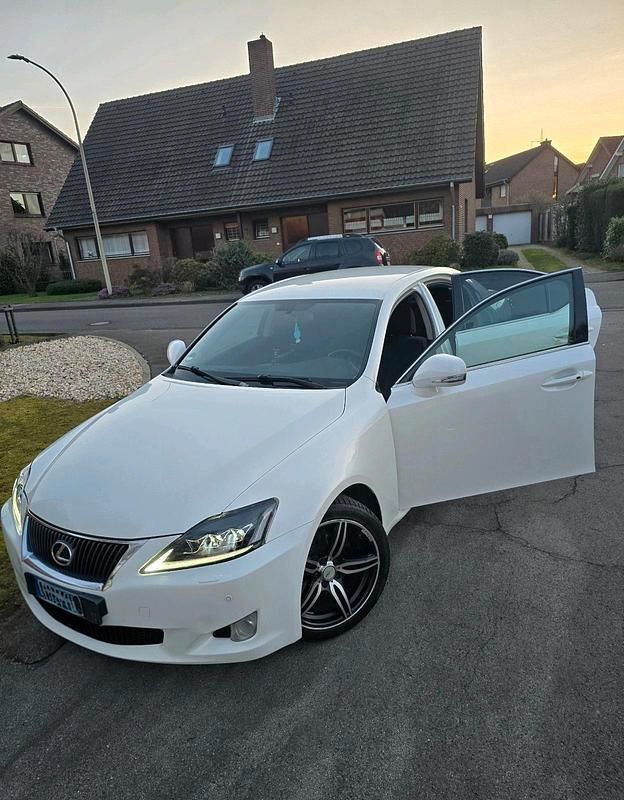 Gebraucht Lexus IS220d 177 PS (130 kW) 2008 Weiß Limousine