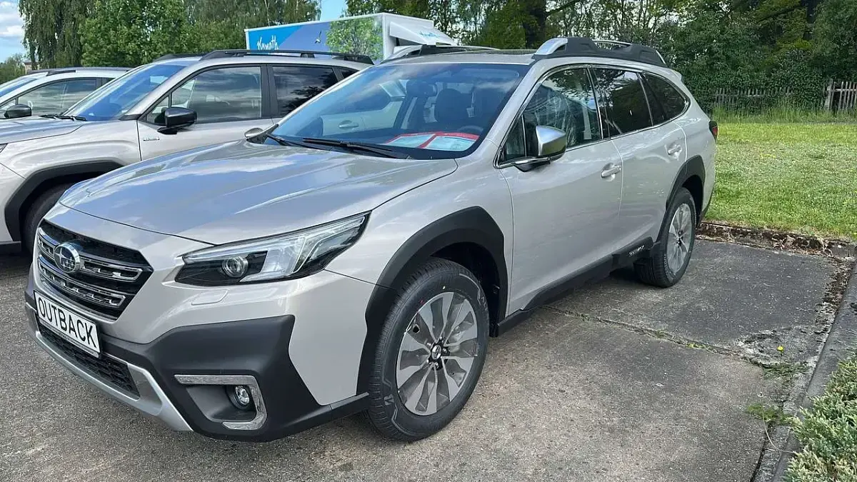 Neu Subaru Outback Platinum 169 PS (124 kW) 2026 Cashmere gold opal metallic SUV
