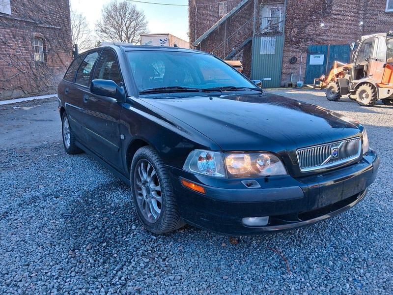 Schwarz Gebraucht 2002 Volvo V40 Comfort Kombi | 500 € (Fairer Preis) - Bild 1/4