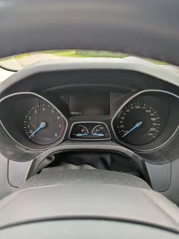 Używany Ford Focus 101 KM (74 kW) 2017 Srebrny Sedan/Limuzyna