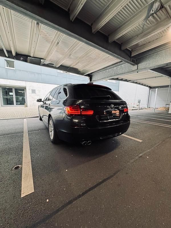 Gebraucht BMW 525 218 PS (160 kW) 2015 Grau Kombi
