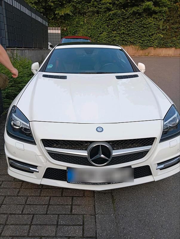 Weiß Gebraucht 2014 Mercedes SLK200 AMG Cabrio | 18.000 € - Bild 1/4