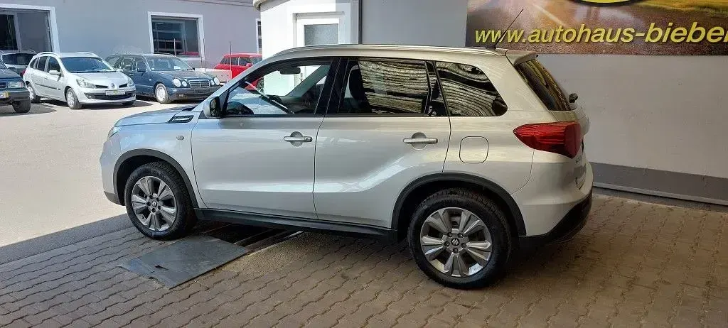 Gebraucht Suzuki Vitara Comfort 111 PS (81 kW) 2019 Silber SUV