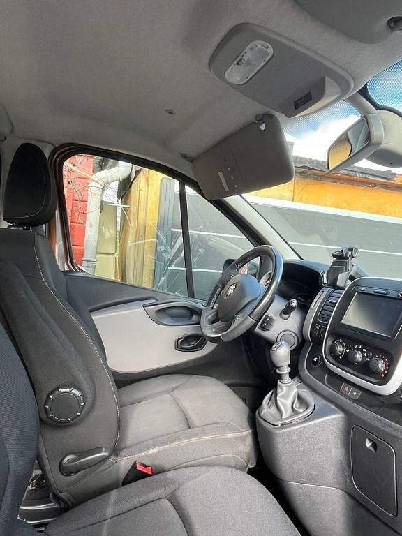 Gebraucht Renault Trafic 145 PS (106 kW) 2017 Braun Van / Kleinbus