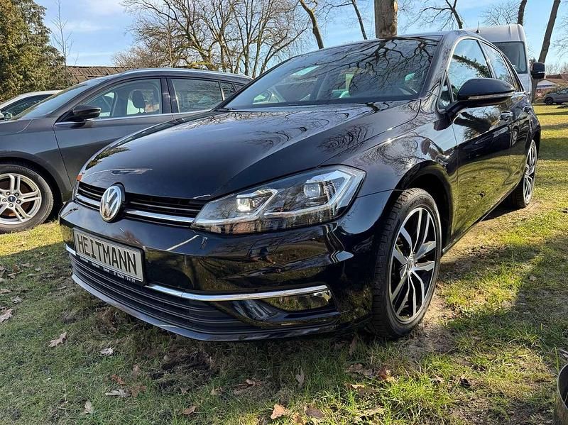 Gebraucht VW Golf VII Highline 150 PS (110 kW) 2019 Deep black perleffekt Kleinwagen
