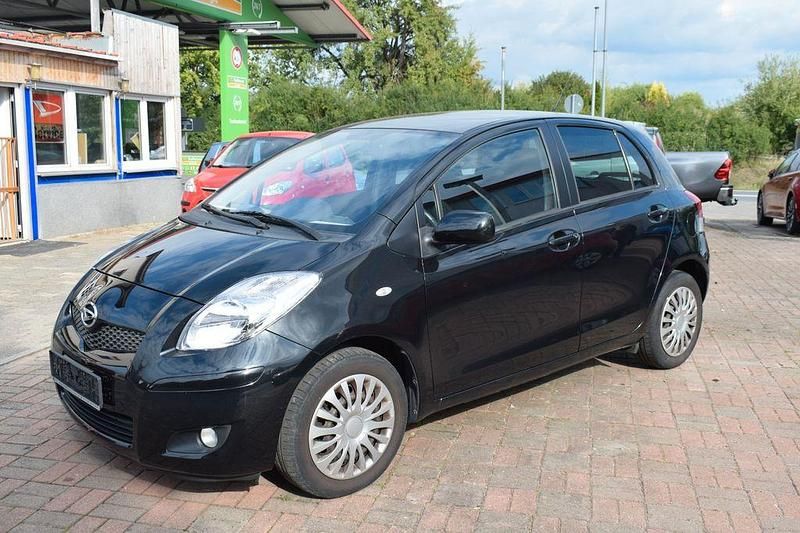 Schwarz Gebraucht 2012 Toyota Yaris Limousine | 6.900 € (Fairer Preis) - Bild 1/4