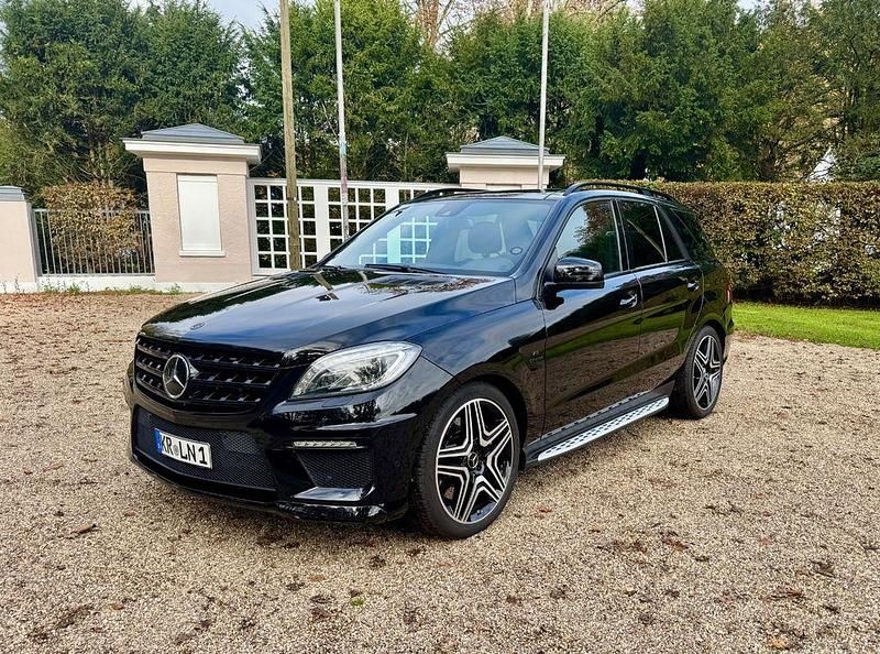 Schwarz Gebraucht 2014 Mercedes ML63 AMG AMG SUV | 39.900 € - Bild 1/4