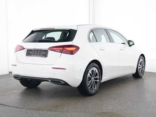 Gebraucht Mercedes A180 Advanced 136 PS (100 kW) 2025 Unilack polarweiß Limousine