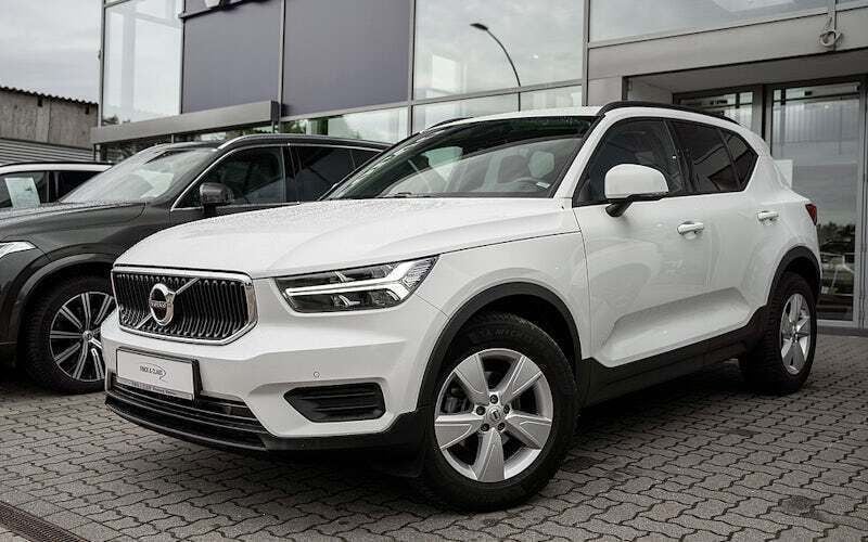 Ice white Gebraucht 2021 Volvo XC40 Momentum SUV | 27.890 € (Guter Preis) - Bild 1/4