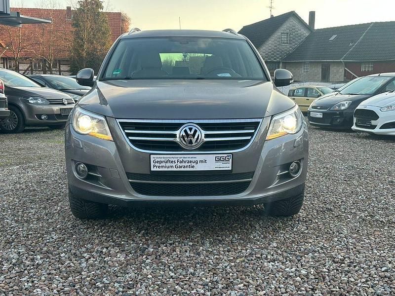 Grau Gebraucht 2009 VW Tiguan Sportline SUV | 9.900 € (Etwas zu teuer) - Bild 1/1