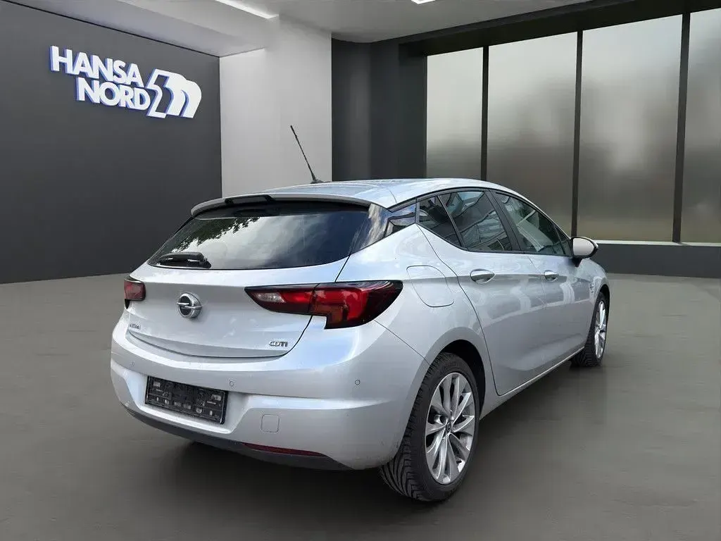 Gebraucht Opel Astra Active 110 PS (80 kW) 2019 Silber / argonsilber (metallic) Limousine