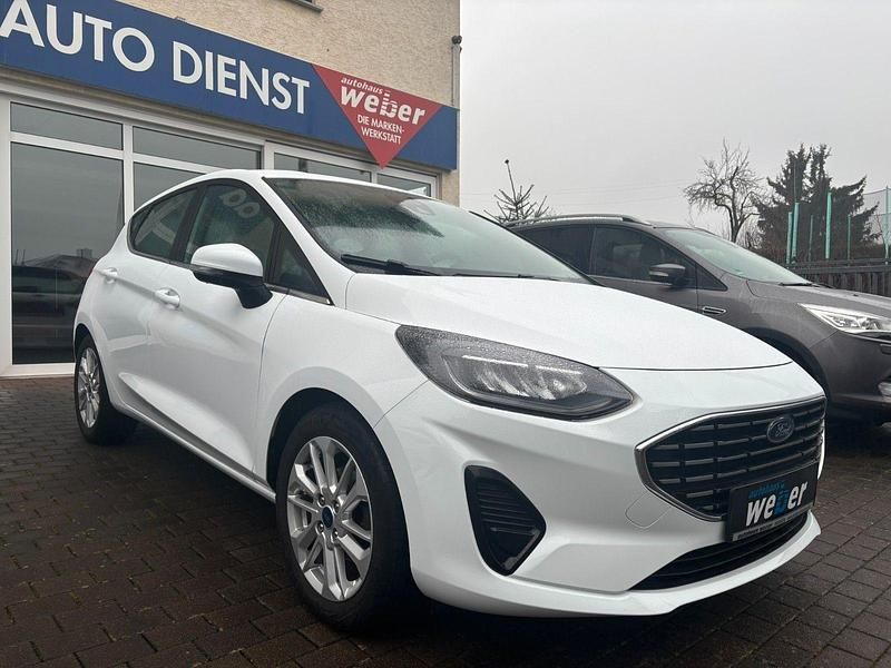 Weiß Gebraucht 2022 Ford Fiesta Titanium Kleinwagen | 14.880 € (Fairer Preis) - Bild 1/4