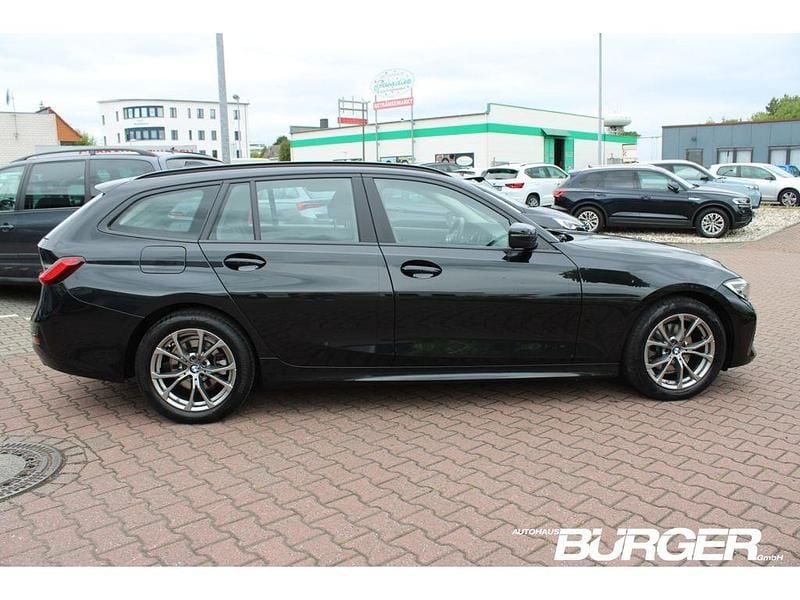 Gebraucht BMW 320 Advantage 190 PS (139 kW) 2020 Schwarz Kombi
