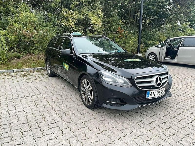 Schwarz Gebraucht 2015 Mercedes E220 AMG line Limousine | 4.500 € - Bild 1/4