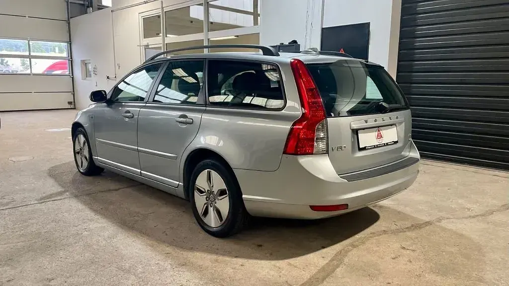 Gebraucht Volvo V50 109 PS (80 kW) 2009 Silber Kombi