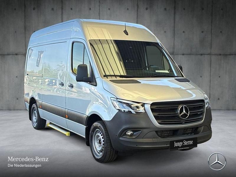 Second-hand Mercedes Sprinter 190 CP (139 kW) 2023 Argintiu Van