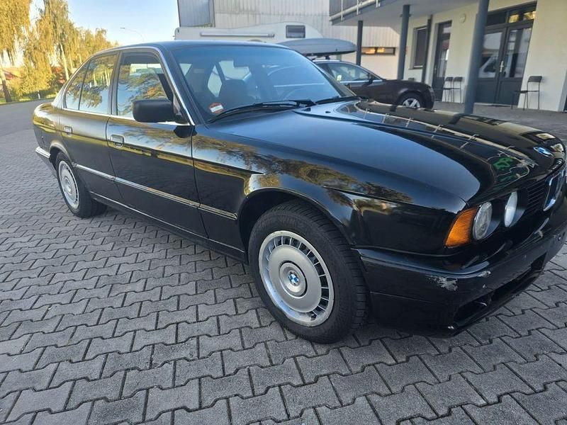 Schwarz Gebraucht 1993 BMW 525 Limousine | 9.780 € - Bild 1/4