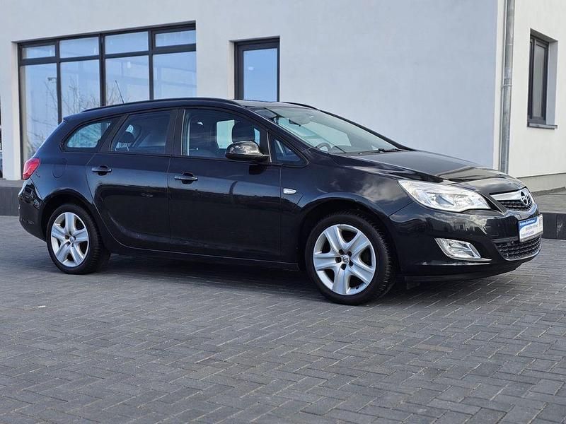 Gebraucht Opel Astra Edition 140 PS (102 kW) 2012 Schwarz Kombi