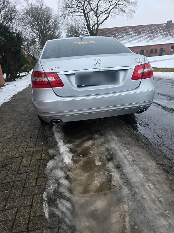 Gebraucht Mercedes E300 231 PS (169 kW) 2011 Silber Limousine