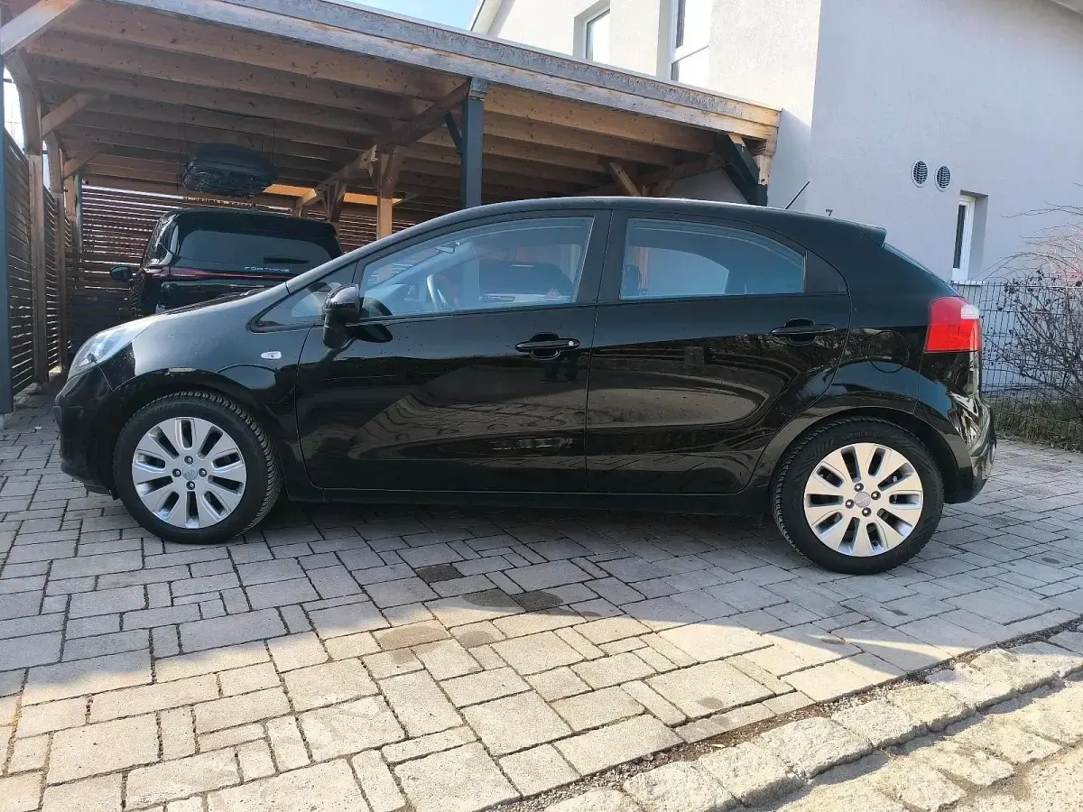 Gebraucht Kia Rio Edition 7 86 PS (63 kW) 2012 Schwarz Kleinwagen
