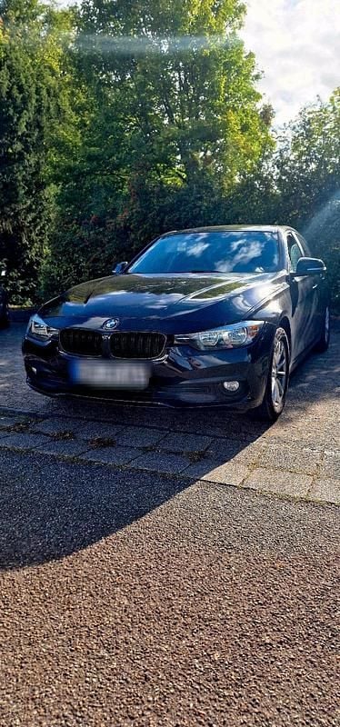 Schwarz Gebraucht 2016 BMW 318 Advantage Limousine | 9.890 € (Superpreis) - Bild 1/4