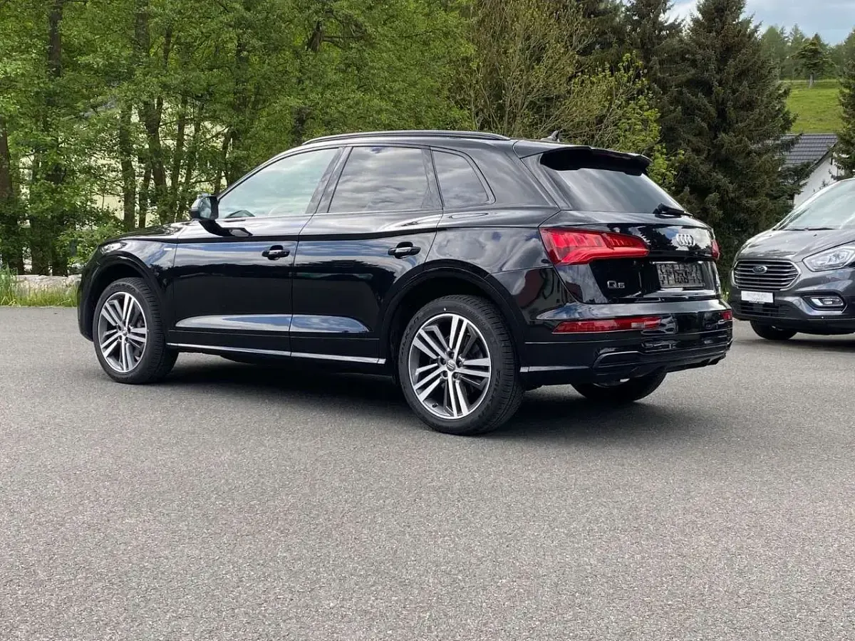 Second-hand Audi Q5 S-Line 190 CP (139 kW) 2018 Negru SUV