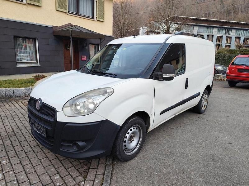 Gebraucht Fiat Doblò Basis 90 PS (66 kW) 2012 Weiß Van / Kleinbus