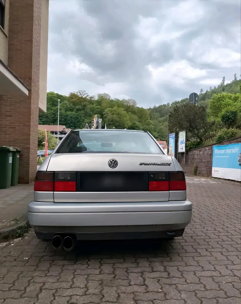 Gebraucht VW Vento 90 PS (66 kW) 1996 Grau Limousine