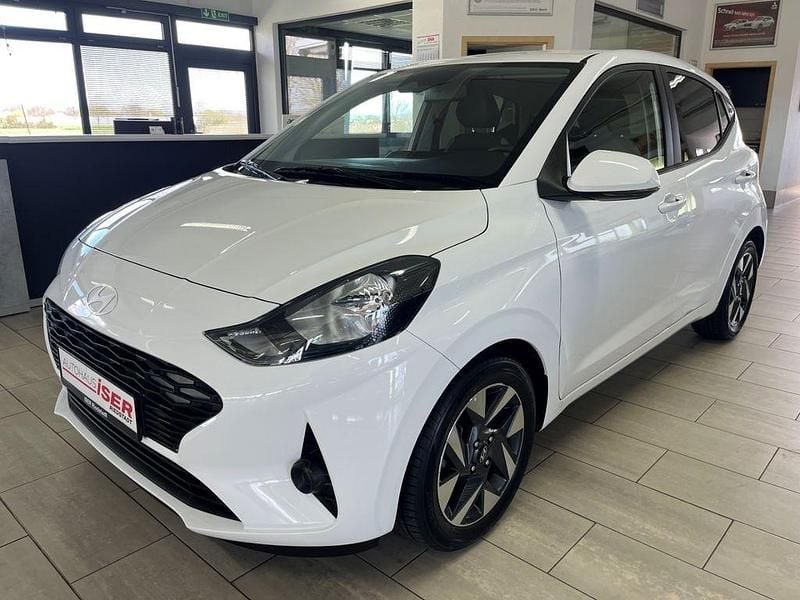 Gebraucht Hyundai i10 Trend 63 PS (46 kW) 2025 Atlas white Kleinwagen