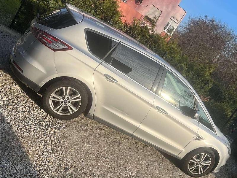 Gebraucht Ford S-MAX Titanium 179 PS (131 kW) 2015 Silber Van / Kleinbus