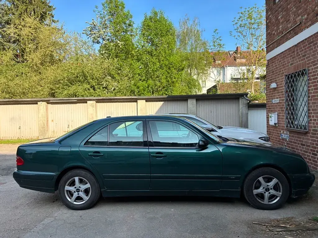 Second-hand Mercedes 240 170 CP (125 kW) 2000 Verde Berlinǎ