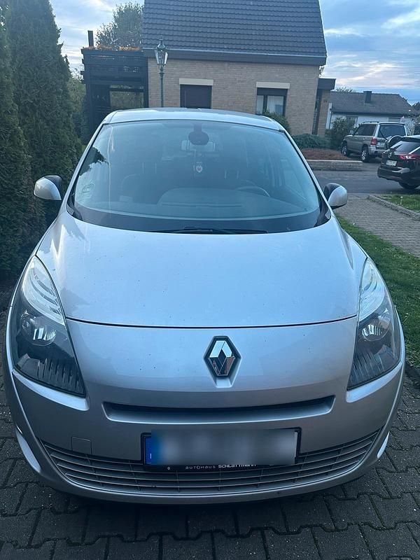 Silber Gebraucht 2011 Renault Scénic III Van / Kleinbus | 4.980 € (Fairer Preis) - Bild 1/4