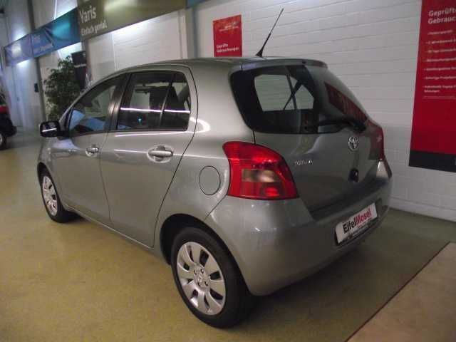 Gebraucht Toyota Yaris Sol 90 PS (66 kW) 2006 Silber metallic Limousine