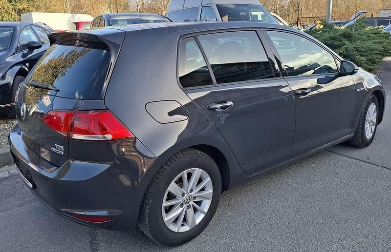 Gebraucht VW Golf VII Trendline 110 PS (80 kW) 2015 Grau Limousine