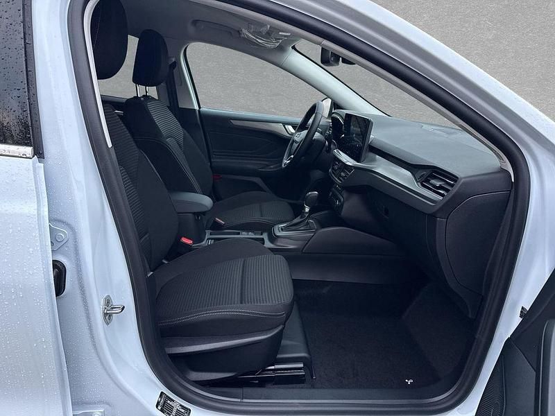 Neu Ford Focus Titanium 116 PS (85 kW) 2025 Weiß Limousine