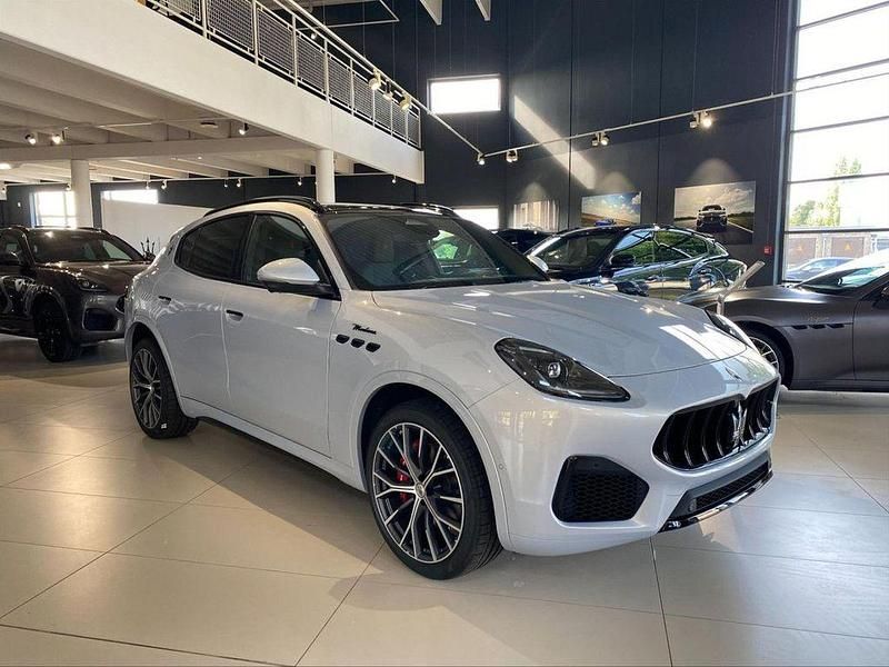 Neu Maserati Grecale 330 PS (242 kW) 2025 Silber SUV