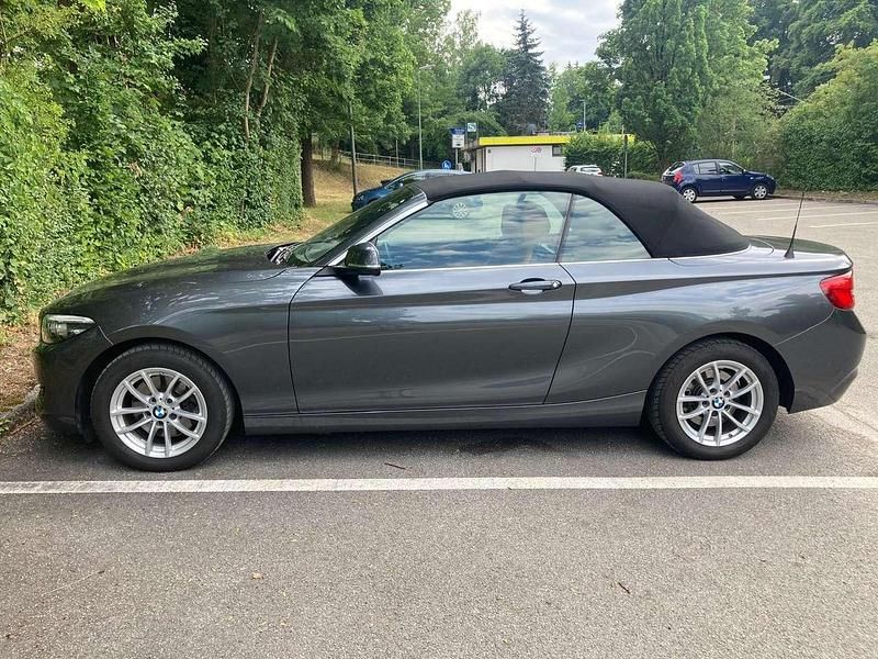 Grau Gebraucht 2018 BMW 220 Advantage Cabrio | 23.900 € (Etwas zu teuer) - Bild 1/4