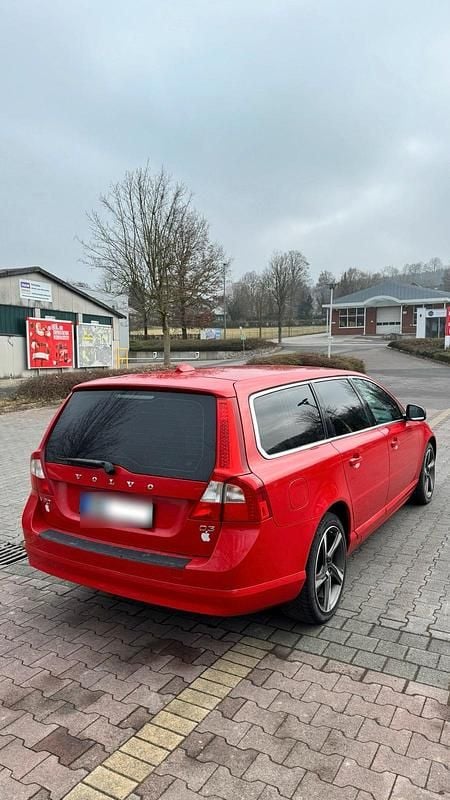 Gebraucht Volvo V70 136 PS (100 kW) 2013 Rot Kombi