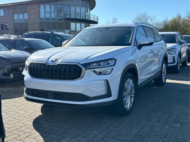 Moonweiß perleffekt/weiß Neu 2025 Skoda Kodiaq Selection SUV | 41.430 € (Superpreis) - Bild 1/4