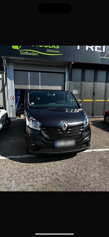 Gebraucht Renault Traffic 140 PS (102 kW) 2015 Schwarz Van / Kleinbus
